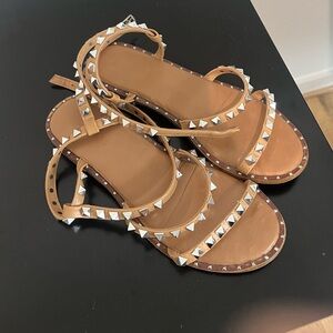 Cushionaire stuffed sandals